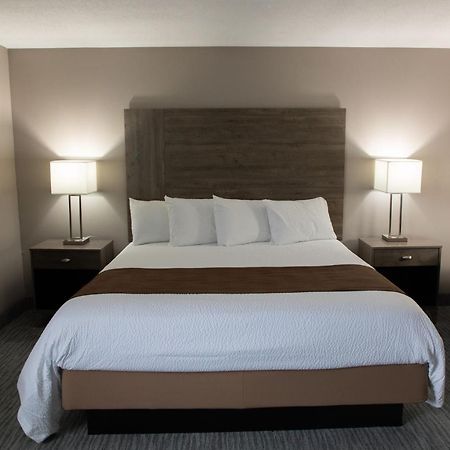 Lomira Inn And Suites Eksteriør billede