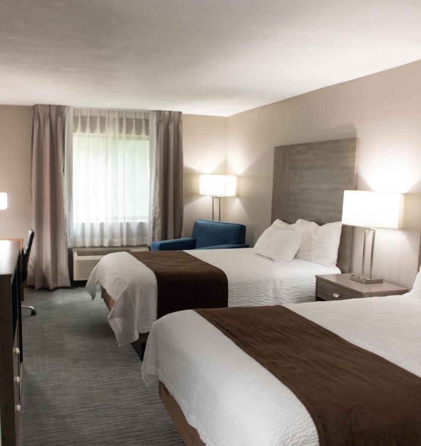 Lomira Inn And Suites Eksteriør billede
