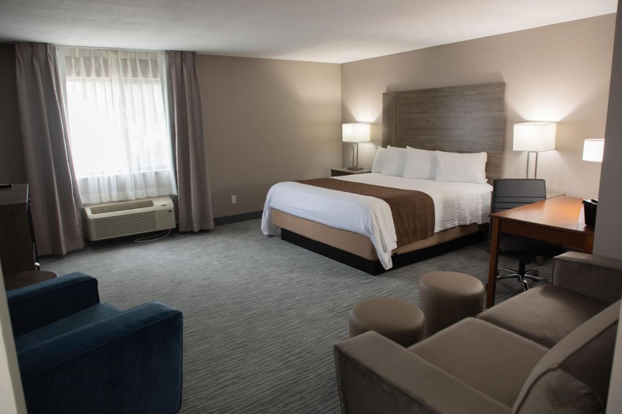 Lomira Inn And Suites Eksteriør billede