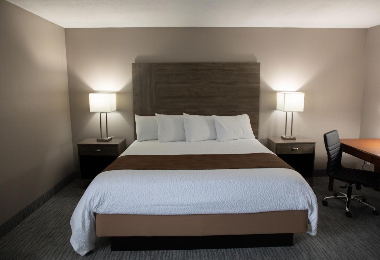 Lomira Inn And Suites Eksteriør billede