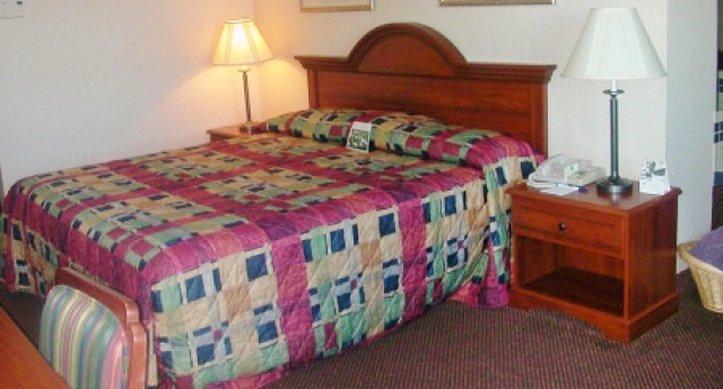 Lomira Inn And Suites Eksteriør billede